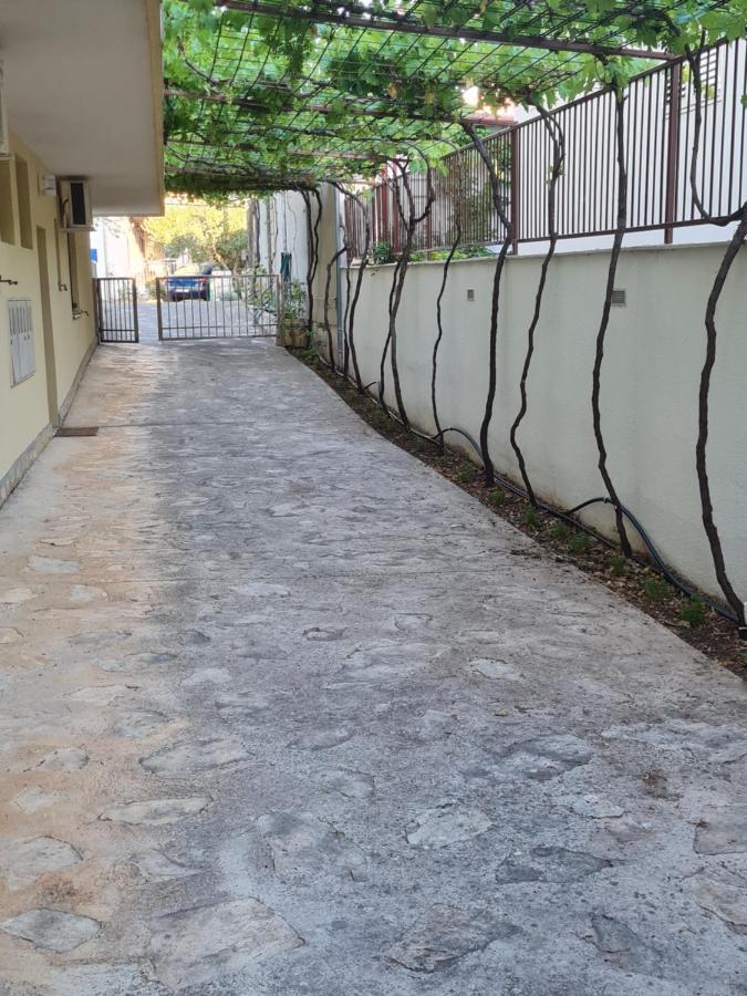 Apartment Lavanda Starigrad Paklenica Exterior photo