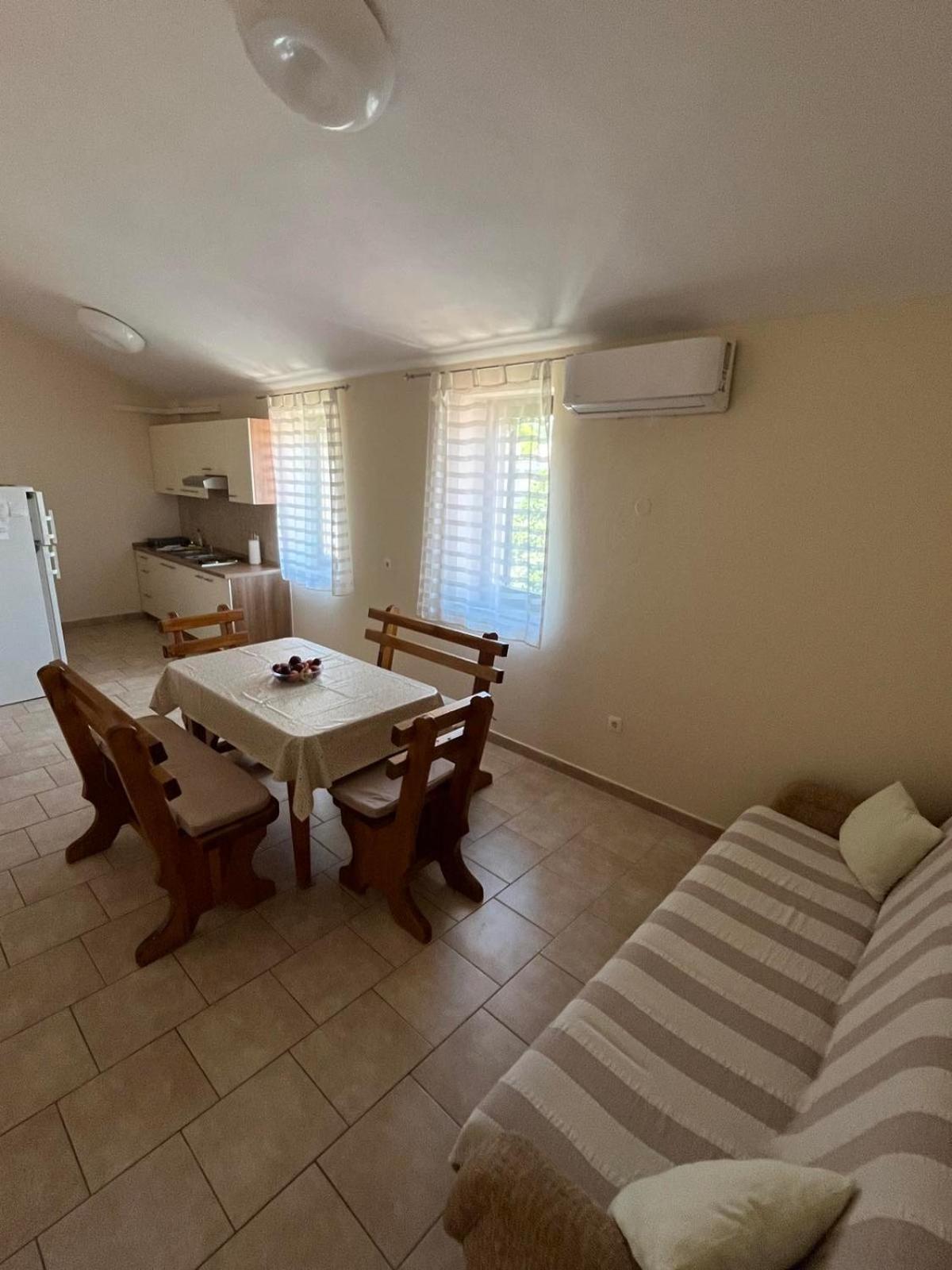 Apartment Lavanda Starigrad Paklenica Exterior photo