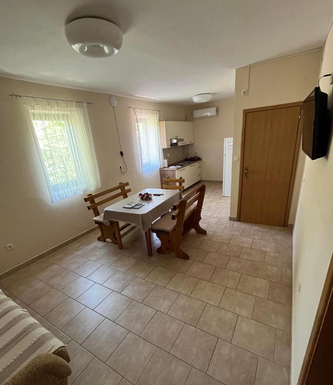Apartment Lavanda Starigrad Paklenica Exterior photo