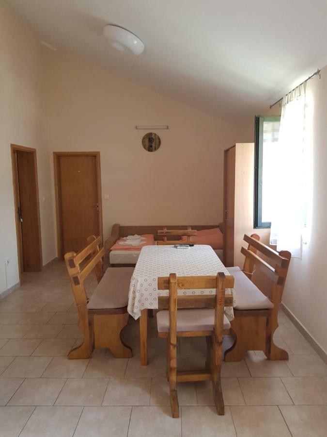 Apartment Lavanda Starigrad Paklenica Exterior photo